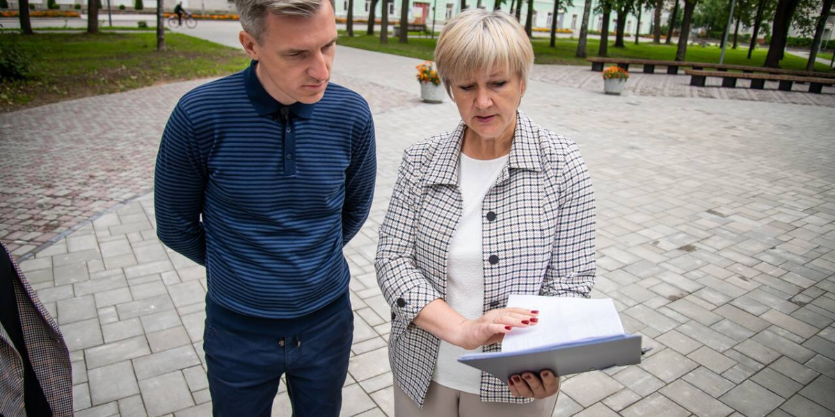 Врио Губернатора Смоленской области Анохин проинспектировал благоустройство центра Велижа Администрации Смоленской области