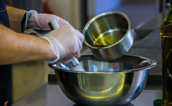 Это масло точно безопасно: эксперты обнародовали шорт-лист качественных брендов — берите смело Это масло точно безопасно: эксперты обнародовали шорт-лист качественных брендов — берите смело