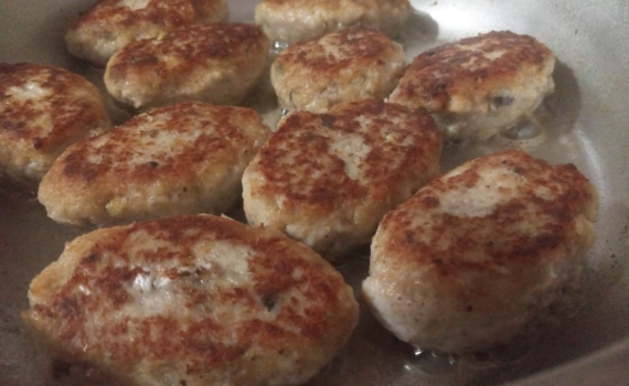 Небанальный ужин из ничего: хрустящие котлеты-призраки – экспресс-закуска за считанные минуты Небанальный ужин из ничего: хрустящие котлеты-призраки – экспресс-закуска за считанные минуты